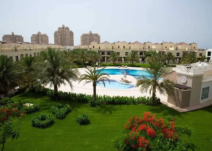 Stunning High Floor Ocean Front Retreat With Panoramic Sea Views For Rent