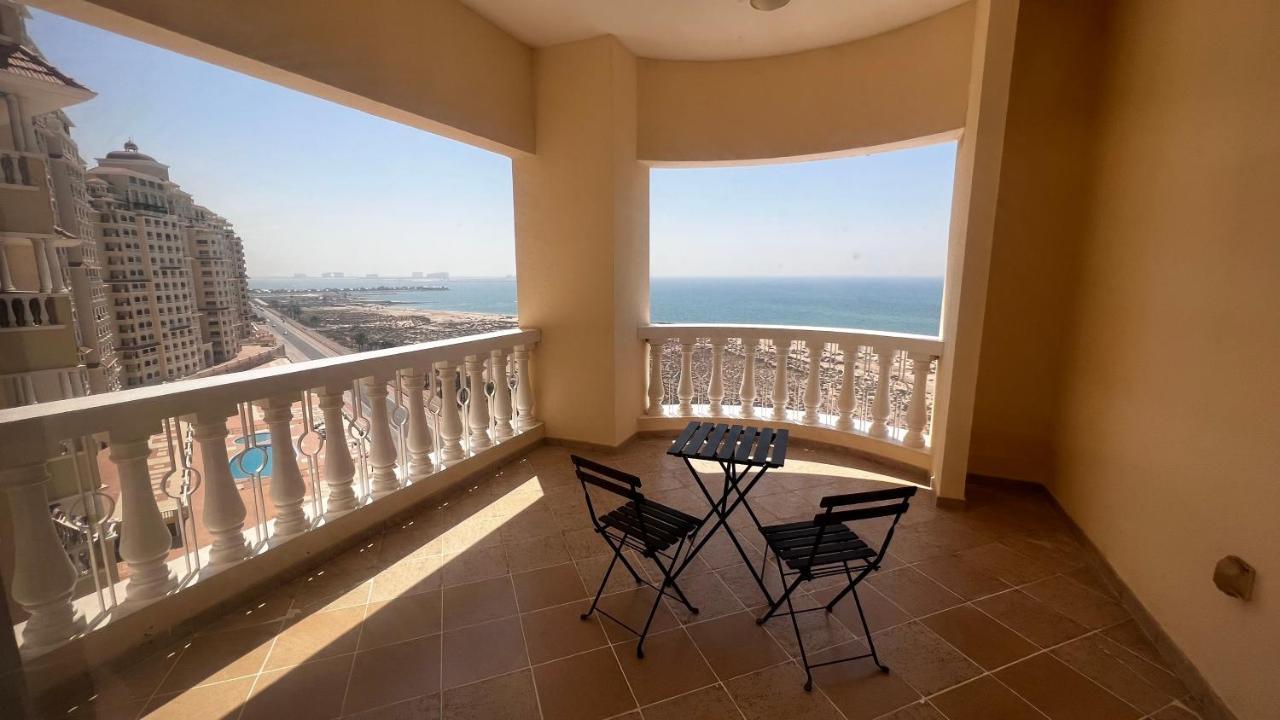 Apartment Stunning High Floor Ocean Front Retreat With Panoramic Sea Views For Rent *