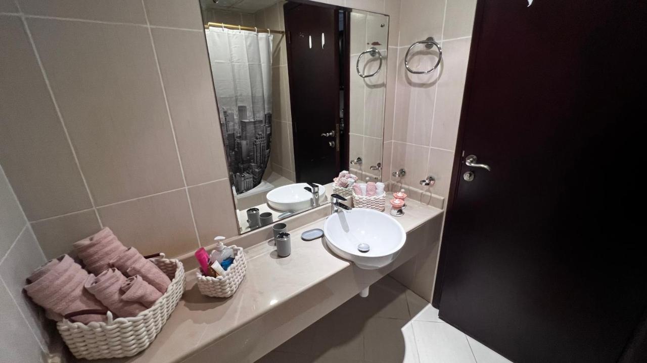 Apartment Stunning High Floor Ocean Front Retreat With Panoramic Sea Views For Rent Ras al-Khaimah